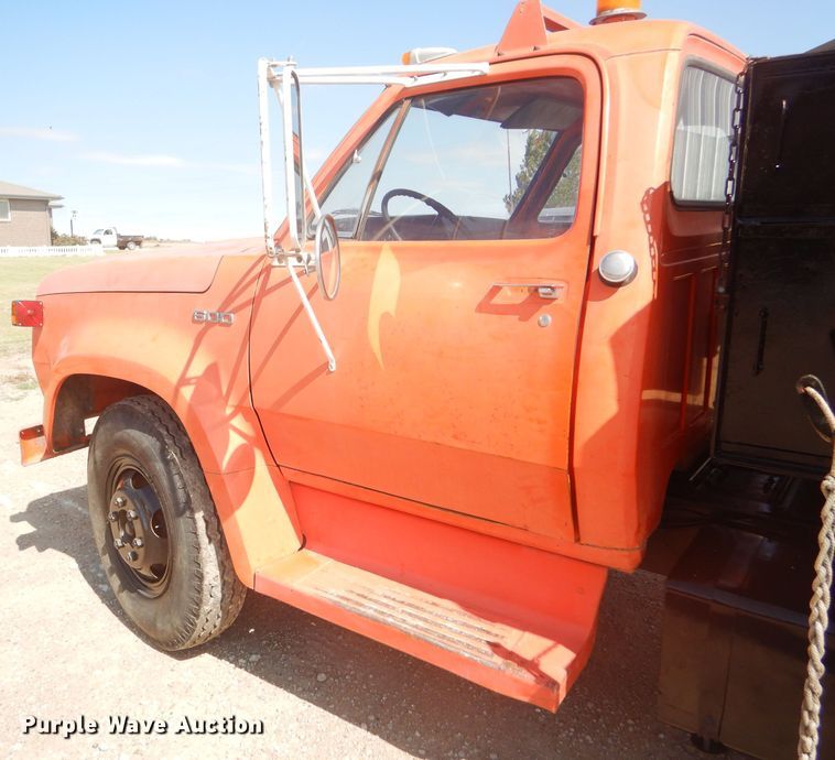 image for item DD4465 1976 Dodge D600 dump truck