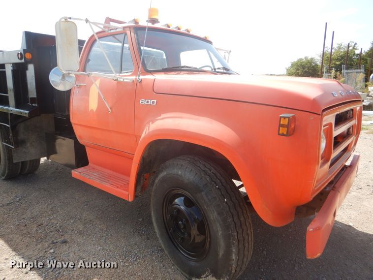 image for item DD4465 1976 Dodge D600 dump truck