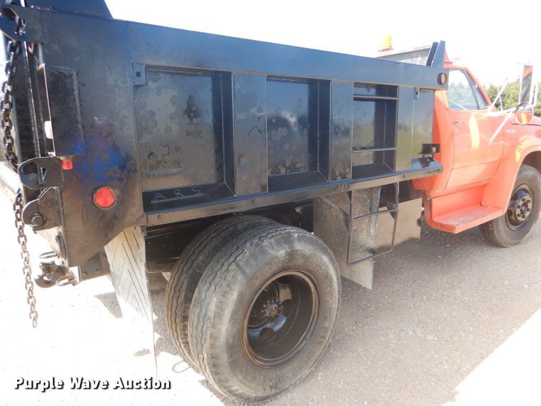 image for item DD4465 1976 Dodge D600 dump truck