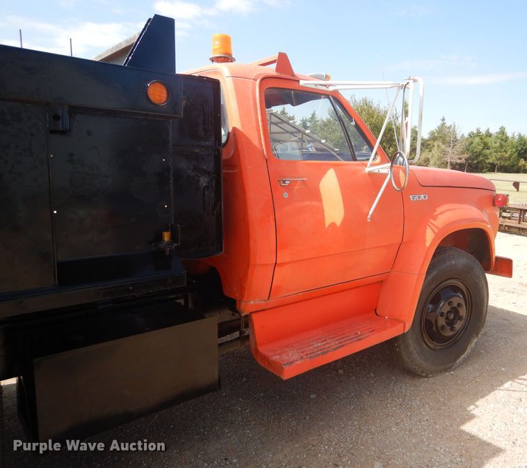 image for item DD4465 1976 Dodge D600 dump truck
