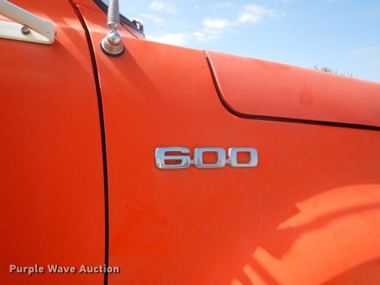 image for item DD4465 1976 Dodge D600 dump truck