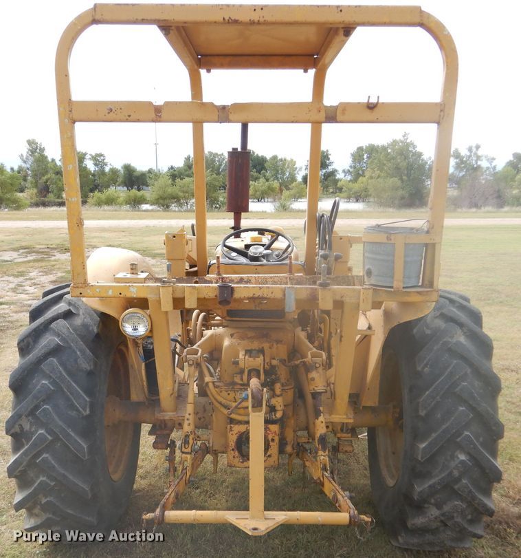 image for item DD4494 1967 International 2424 tractor