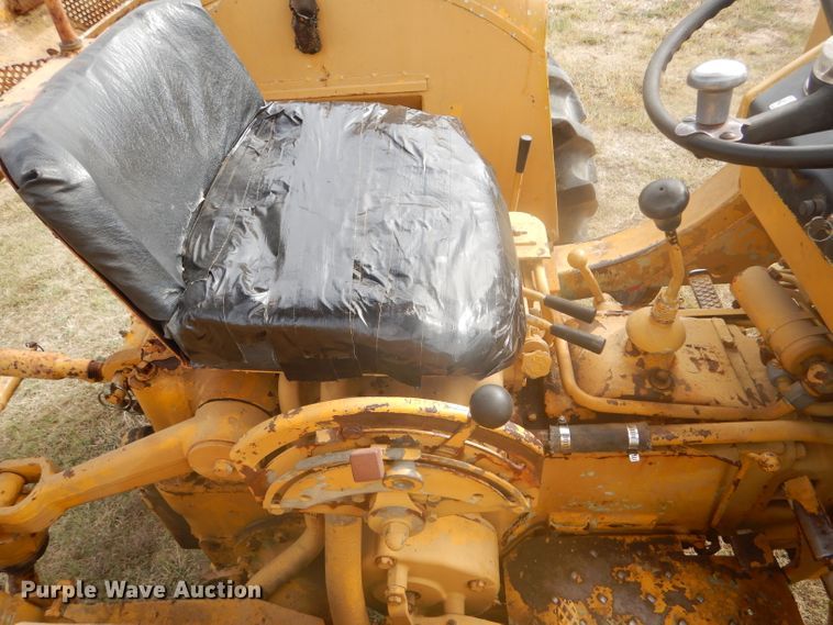 image for item DD4494 1967 International 2424 tractor