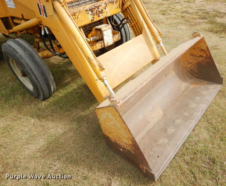 image for item DD4494 1967 International 2424 tractor