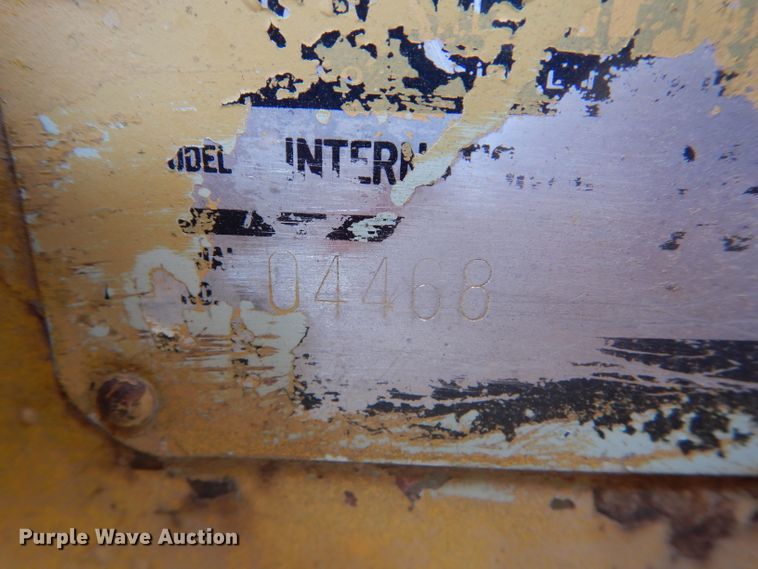 image for item DD4494 1967 International 2424 tractor