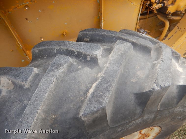 image for item DD4494 1967 International 2424 tractor