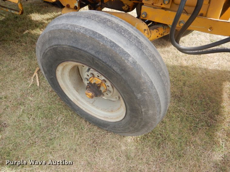 image for item DD4494 1967 International 2424 tractor