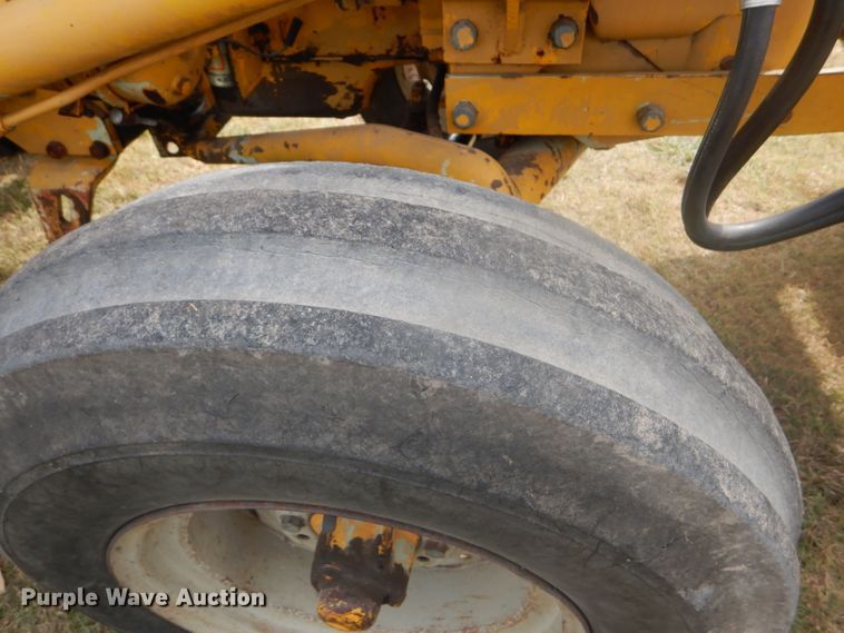 image for item DD4494 1967 International 2424 tractor