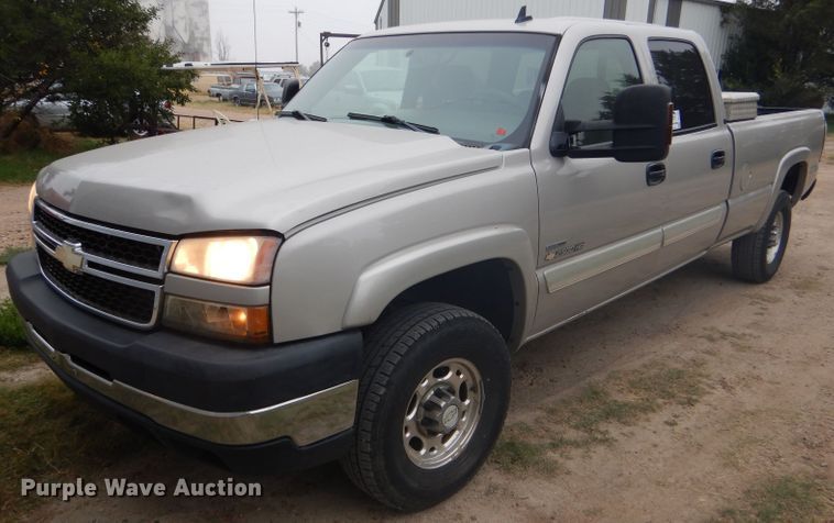 image for item DD4499 2006 Chevrolet Silverado 2500HD Crew Cab pickup truck