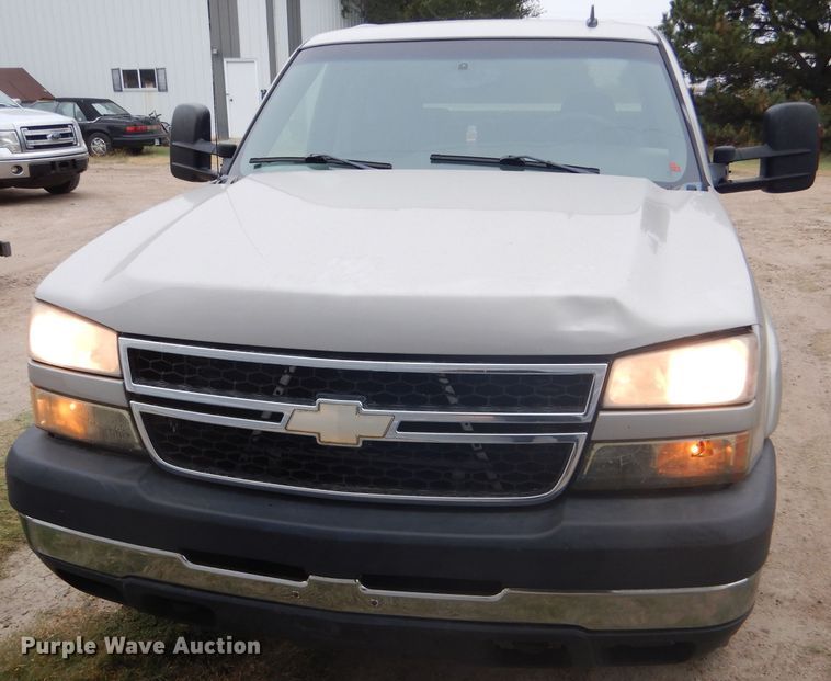 image for item DD4499 2006 Chevrolet Silverado 2500HD Crew Cab pickup truck