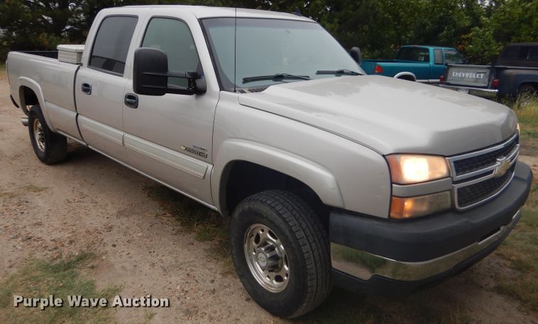image for item DD4499 2006 Chevrolet Silverado 2500HD Crew Cab pickup truck