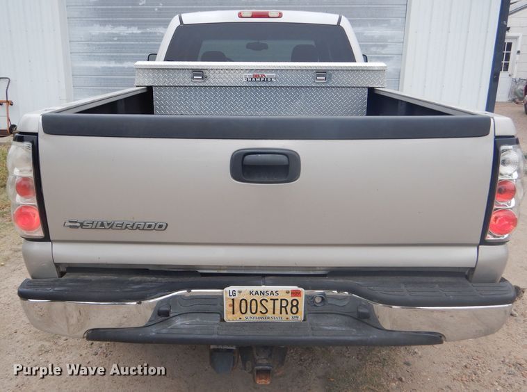 image for item DD4499 2006 Chevrolet Silverado 2500HD Crew Cab pickup truck