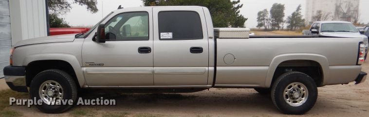 image for item DD4499 2006 Chevrolet Silverado 2500HD Crew Cab pickup truck
