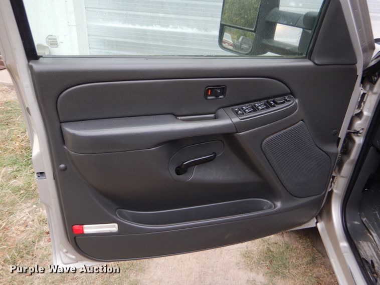 image for item DD4499 2006 Chevrolet Silverado 2500HD Crew Cab pickup truck