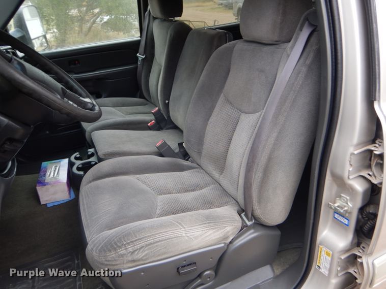 image for item DD4499 2006 Chevrolet Silverado 2500HD Crew Cab pickup truck