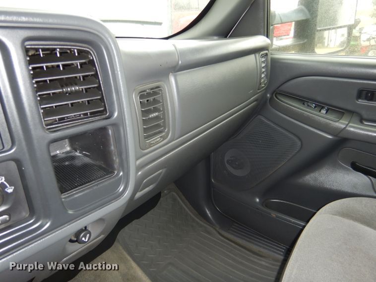 image for item DD4499 2006 Chevrolet Silverado 2500HD Crew Cab pickup truck