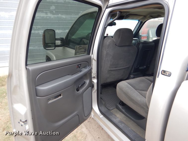 image for item DD4499 2006 Chevrolet Silverado 2500HD Crew Cab pickup truck