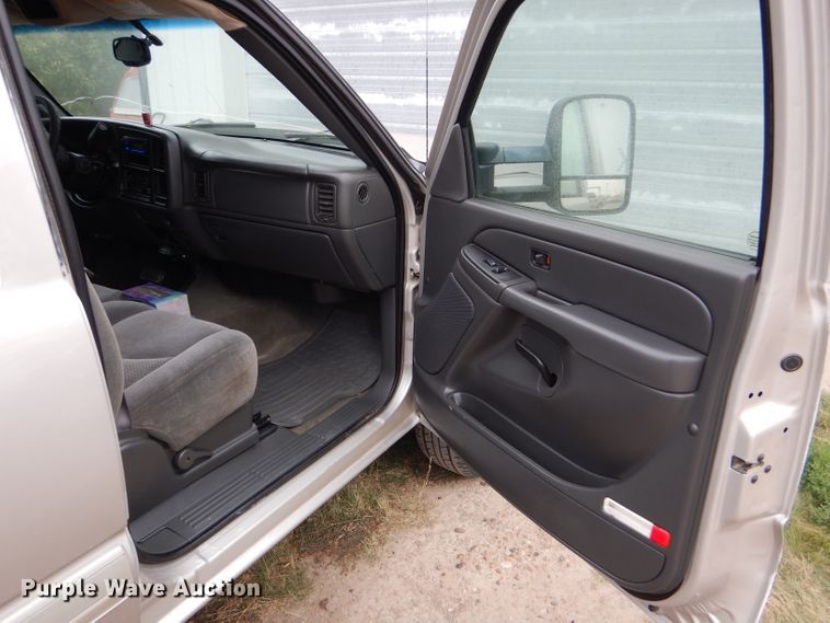 image for item DD4499 2006 Chevrolet Silverado 2500HD Crew Cab pickup truck