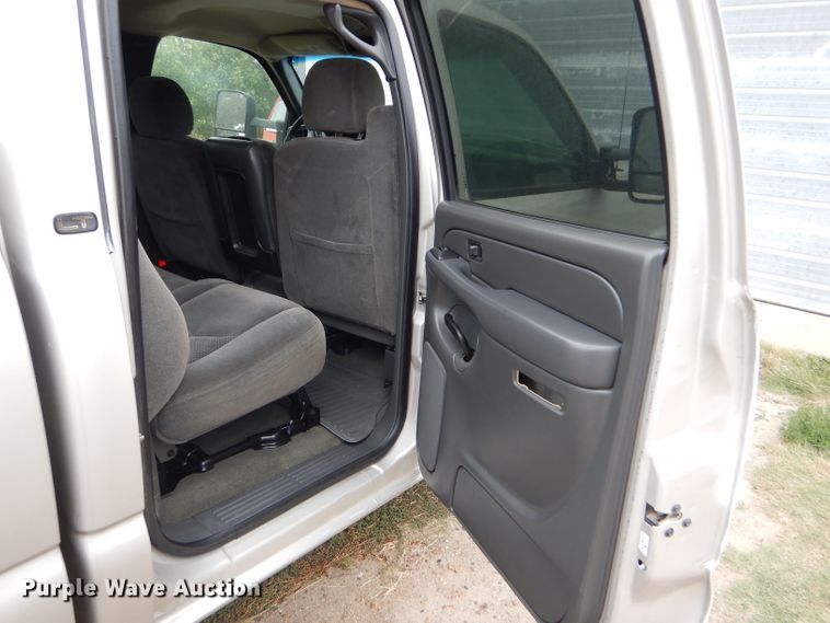 image for item DD4499 2006 Chevrolet Silverado 2500HD Crew Cab pickup truck