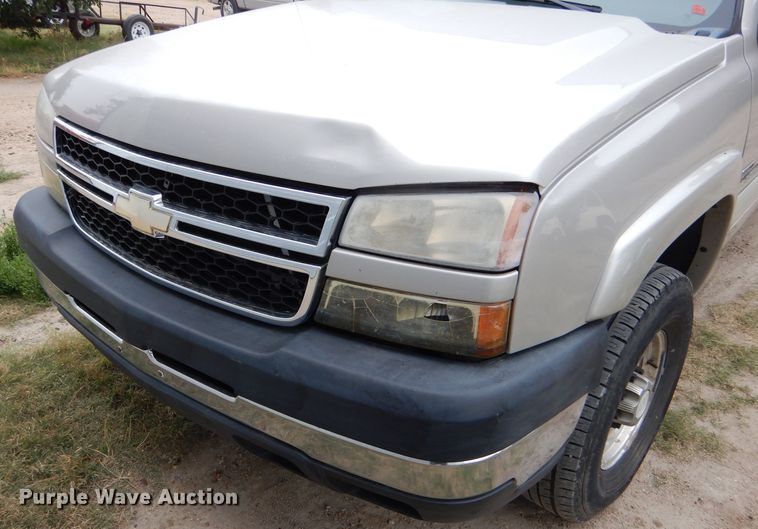 image for item DD4499 2006 Chevrolet Silverado 2500HD Crew Cab pickup truck