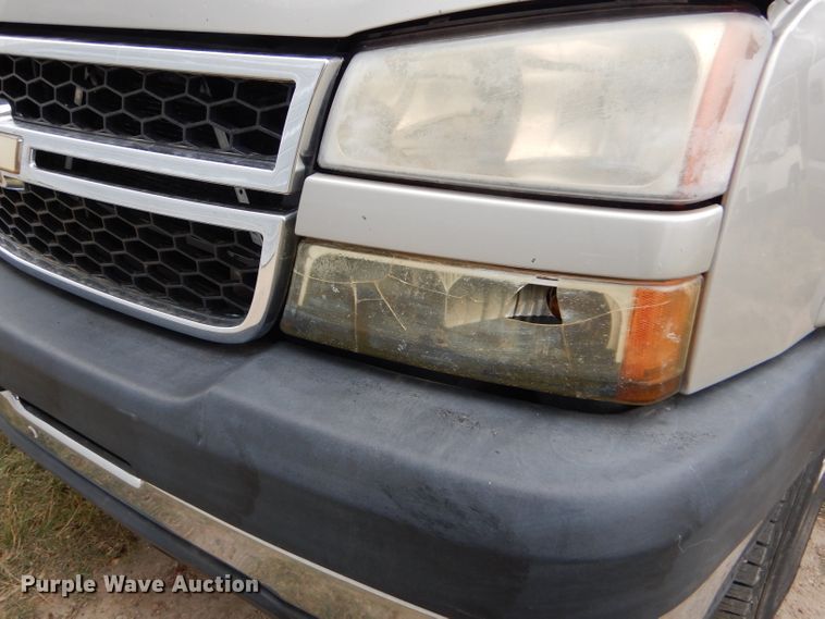image for item DD4499 2006 Chevrolet Silverado 2500HD Crew Cab pickup truck