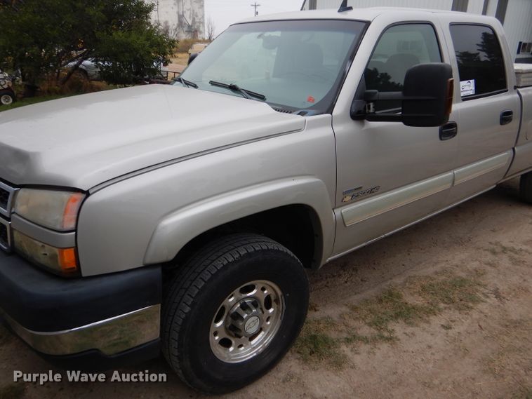 image for item DD4499 2006 Chevrolet Silverado 2500HD Crew Cab pickup truck