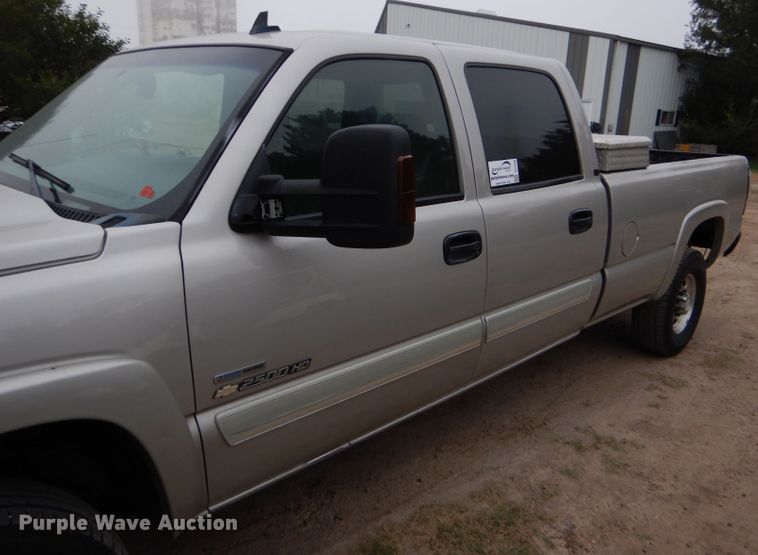 image for item DD4499 2006 Chevrolet Silverado 2500HD Crew Cab pickup truck