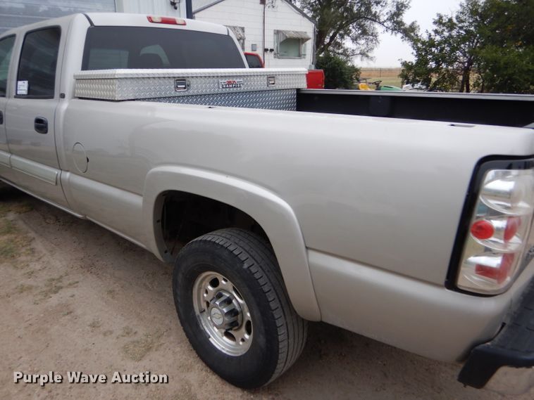 image for item DD4499 2006 Chevrolet Silverado 2500HD Crew Cab pickup truck