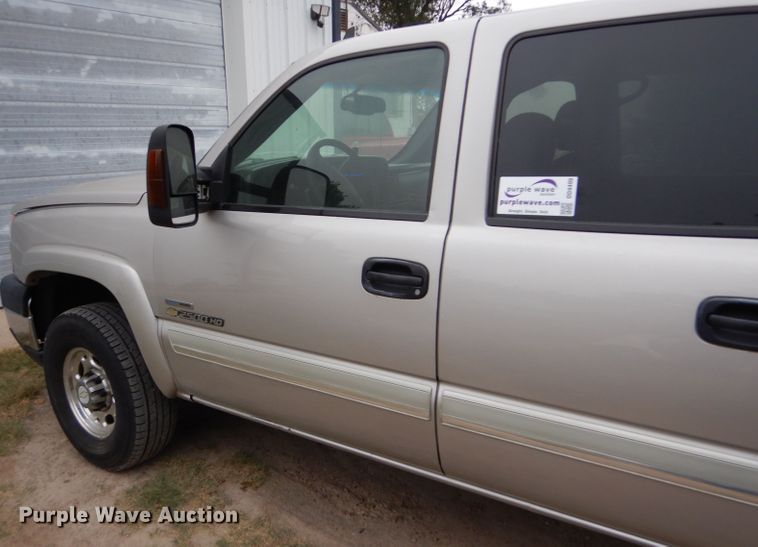 image for item DD4499 2006 Chevrolet Silverado 2500HD Crew Cab pickup truck