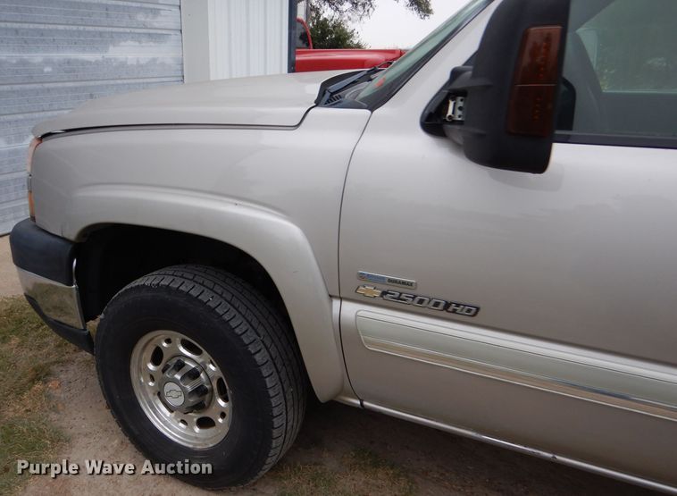 image for item DD4499 2006 Chevrolet Silverado 2500HD Crew Cab pickup truck