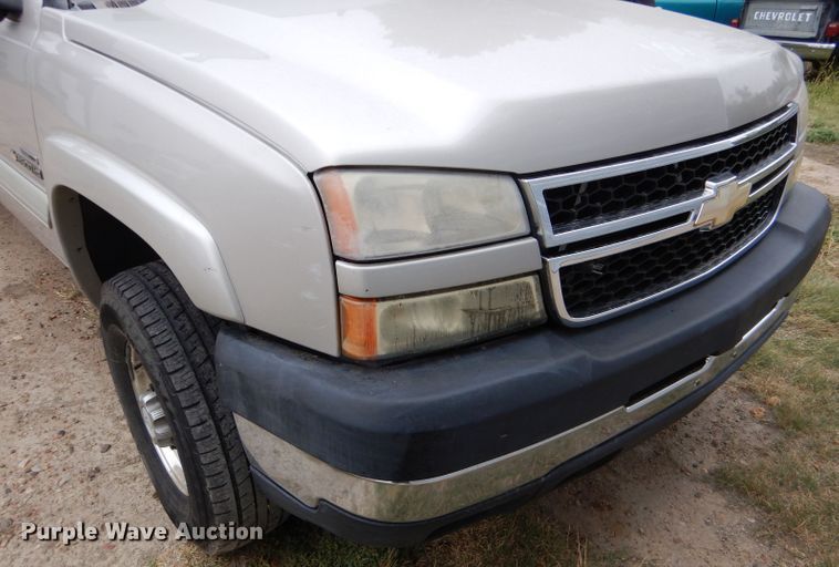 image for item DD4499 2006 Chevrolet Silverado 2500HD Crew Cab pickup truck