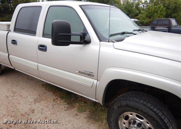 image for item DD4499 2006 Chevrolet Silverado 2500HD Crew Cab pickup truck
