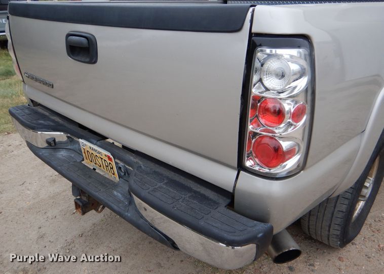 image for item DD4499 2006 Chevrolet Silverado 2500HD Crew Cab pickup truck