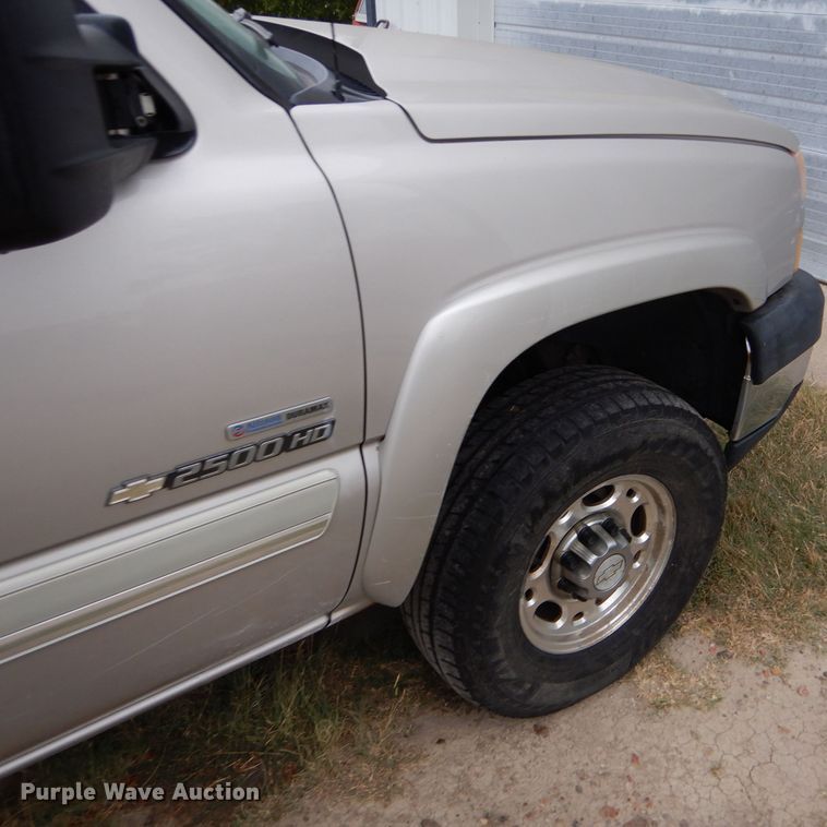 image for item DD4499 2006 Chevrolet Silverado 2500HD Crew Cab pickup truck