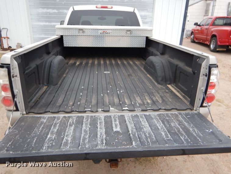 image for item DD4499 2006 Chevrolet Silverado 2500HD Crew Cab pickup truck