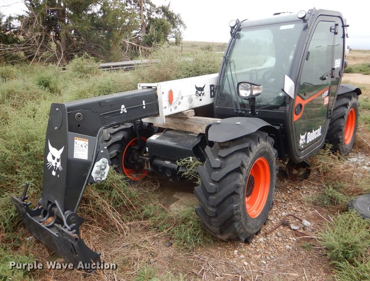 image for item DD4500 2017 Bobcat V519 telehandler