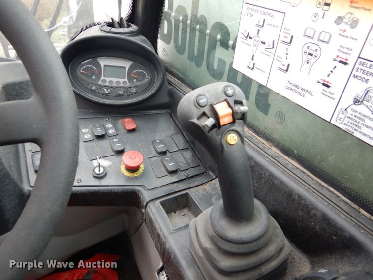 image for item DD4500 2017 Bobcat V519 telehandler