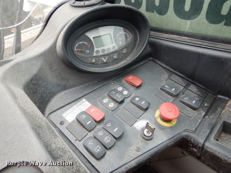 image for item DD4500 2017 Bobcat V519 telehandler