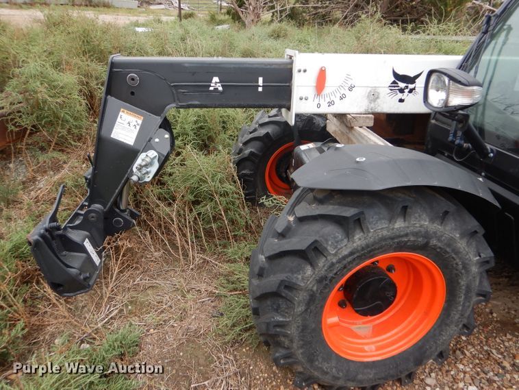 image for item DD4500 2017 Bobcat V519 telehandler