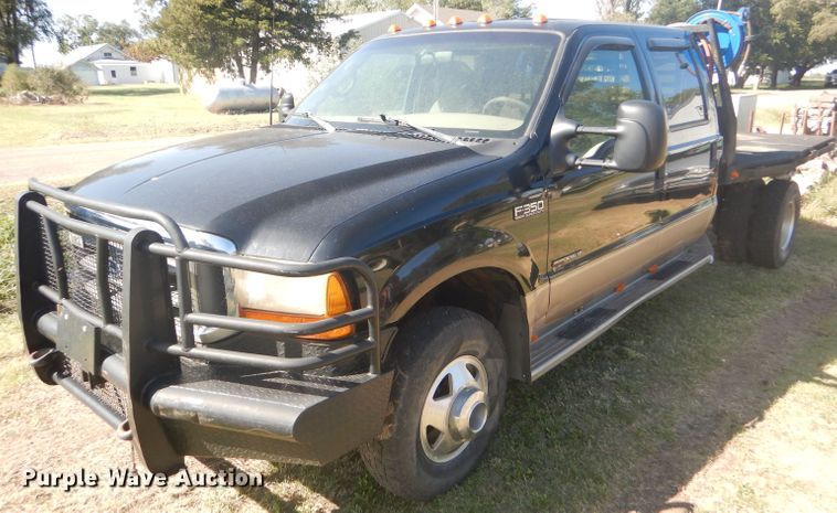 image for item DD4503 1999 Ford F350 Super Duty Crew Cab flatbed pickup truck