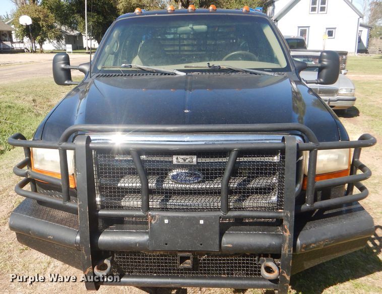 image for item DD4503 1999 Ford F350 Super Duty Crew Cab flatbed pickup truck