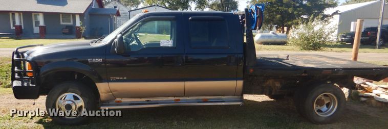 image for item DD4503 1999 Ford F350 Super Duty Crew Cab flatbed pickup truck