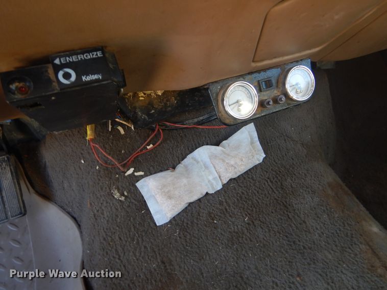 image for item DD4503 1999 Ford F350 Super Duty Crew Cab flatbed pickup truck