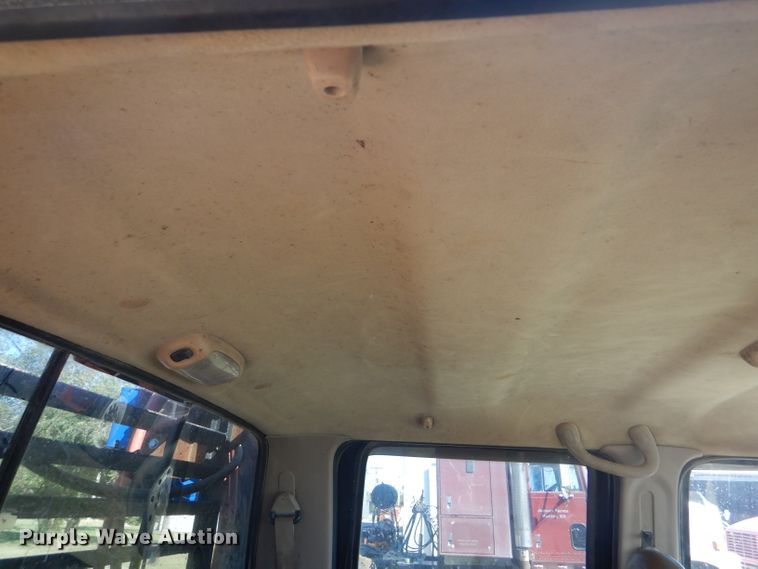 image for item DD4503 1999 Ford F350 Super Duty Crew Cab flatbed pickup truck