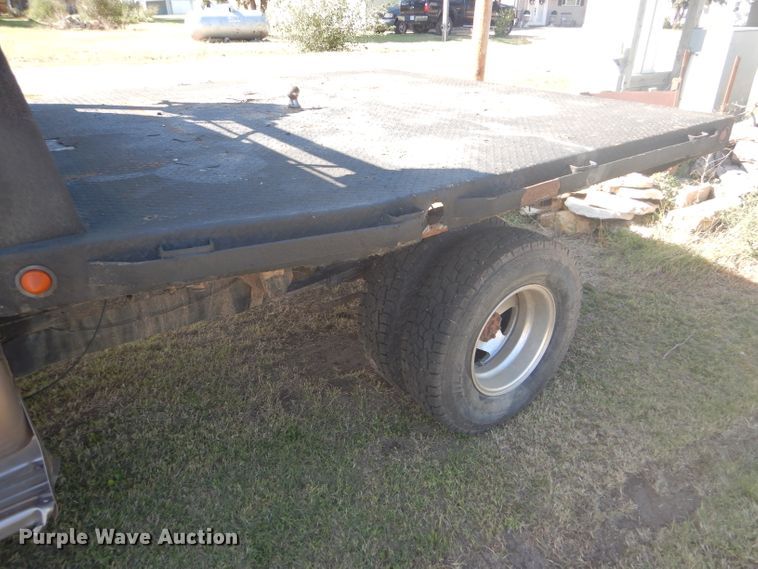 image for item DD4503 1999 Ford F350 Super Duty Crew Cab flatbed pickup truck