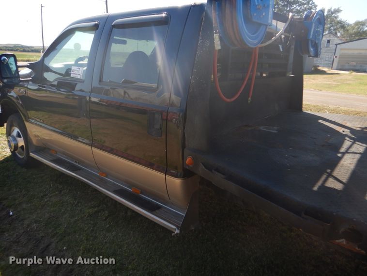 image for item DD4503 1999 Ford F350 Super Duty Crew Cab flatbed pickup truck