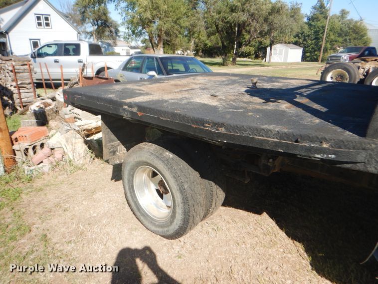 image for item DD4503 1999 Ford F350 Super Duty Crew Cab flatbed pickup truck