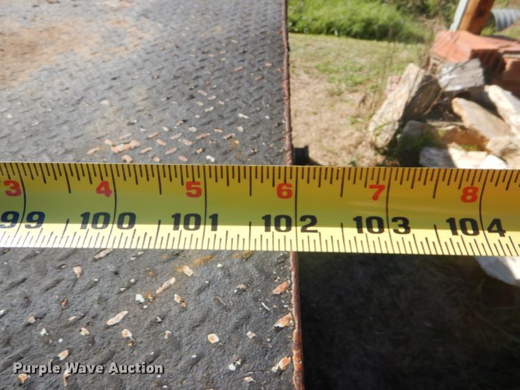 image for item DD4503 1999 Ford F350 Super Duty Crew Cab flatbed pickup truck