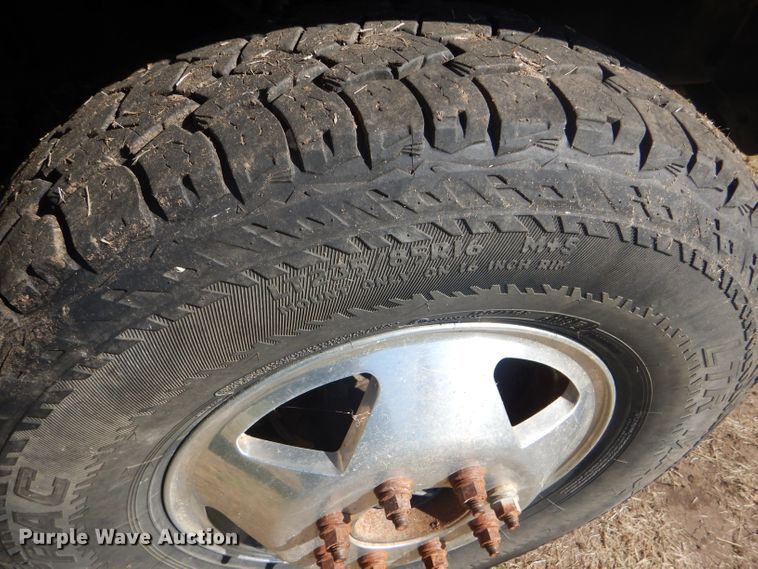 image for item DD4503 1999 Ford F350 Super Duty Crew Cab flatbed pickup truck