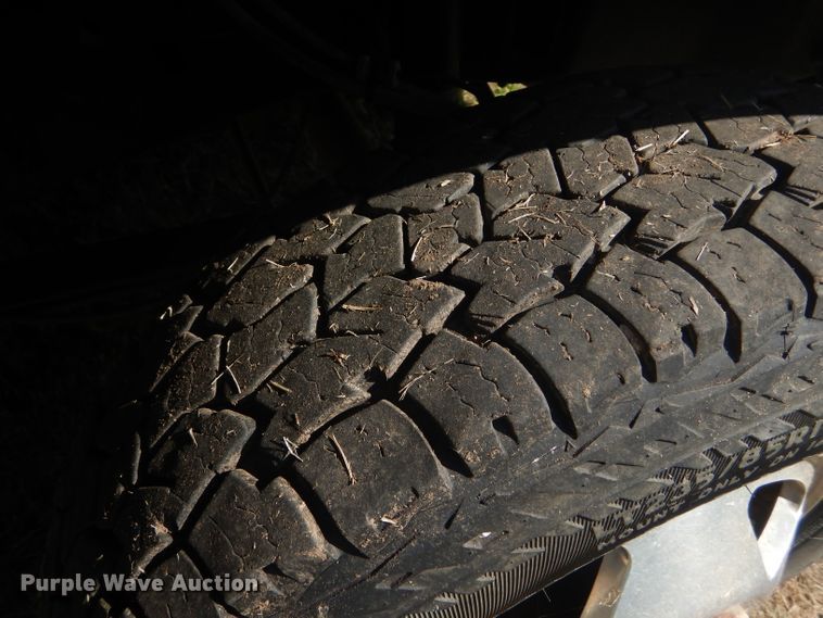 image for item DD4503 1999 Ford F350 Super Duty Crew Cab flatbed pickup truck